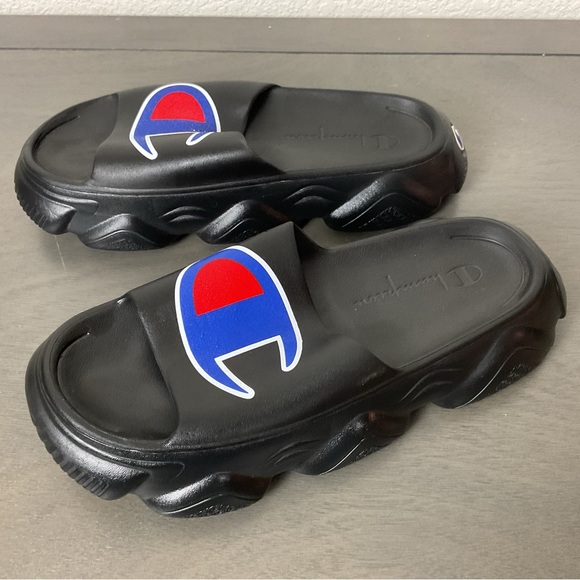 Pre-Owned CHAMPION Men's Black Super Squish Meloso Warped Pool Slides, Size 9 - Picture 2 of 10